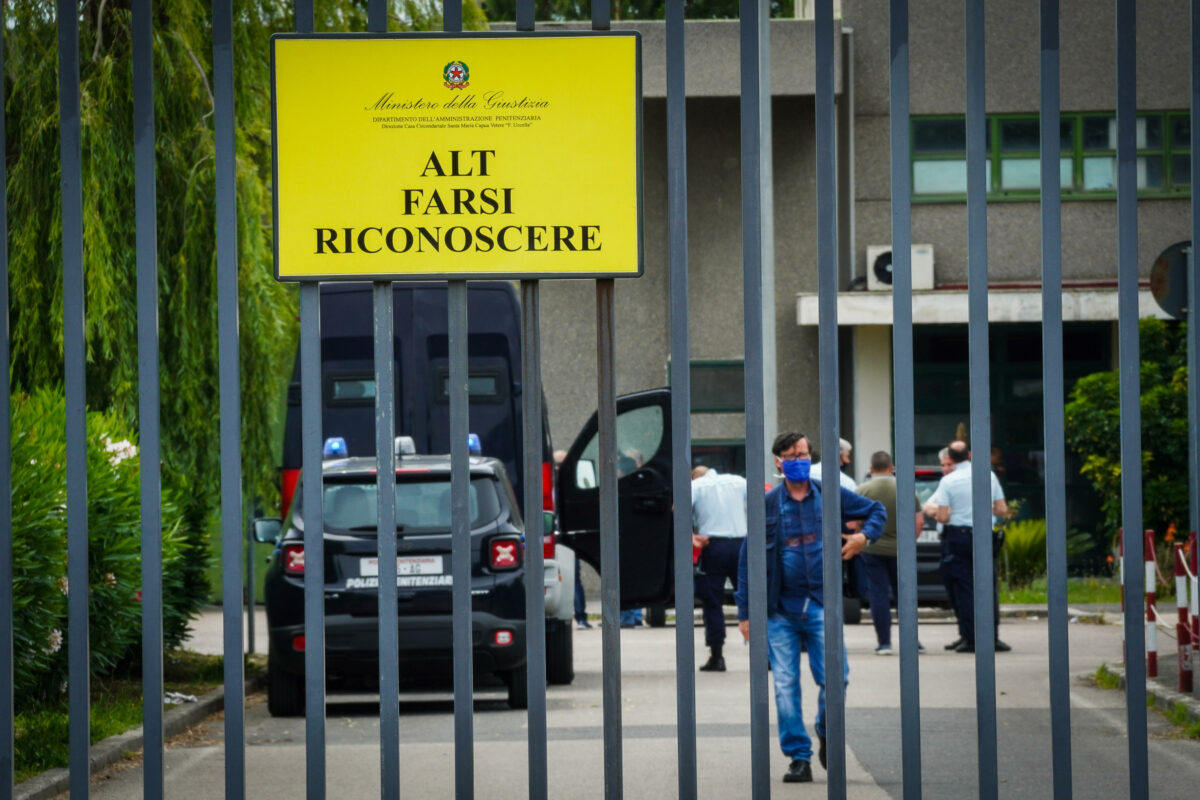 Caserta, rivolta nel carcere di Santa Maria Capua Vetere: "Situazione esplosiva"