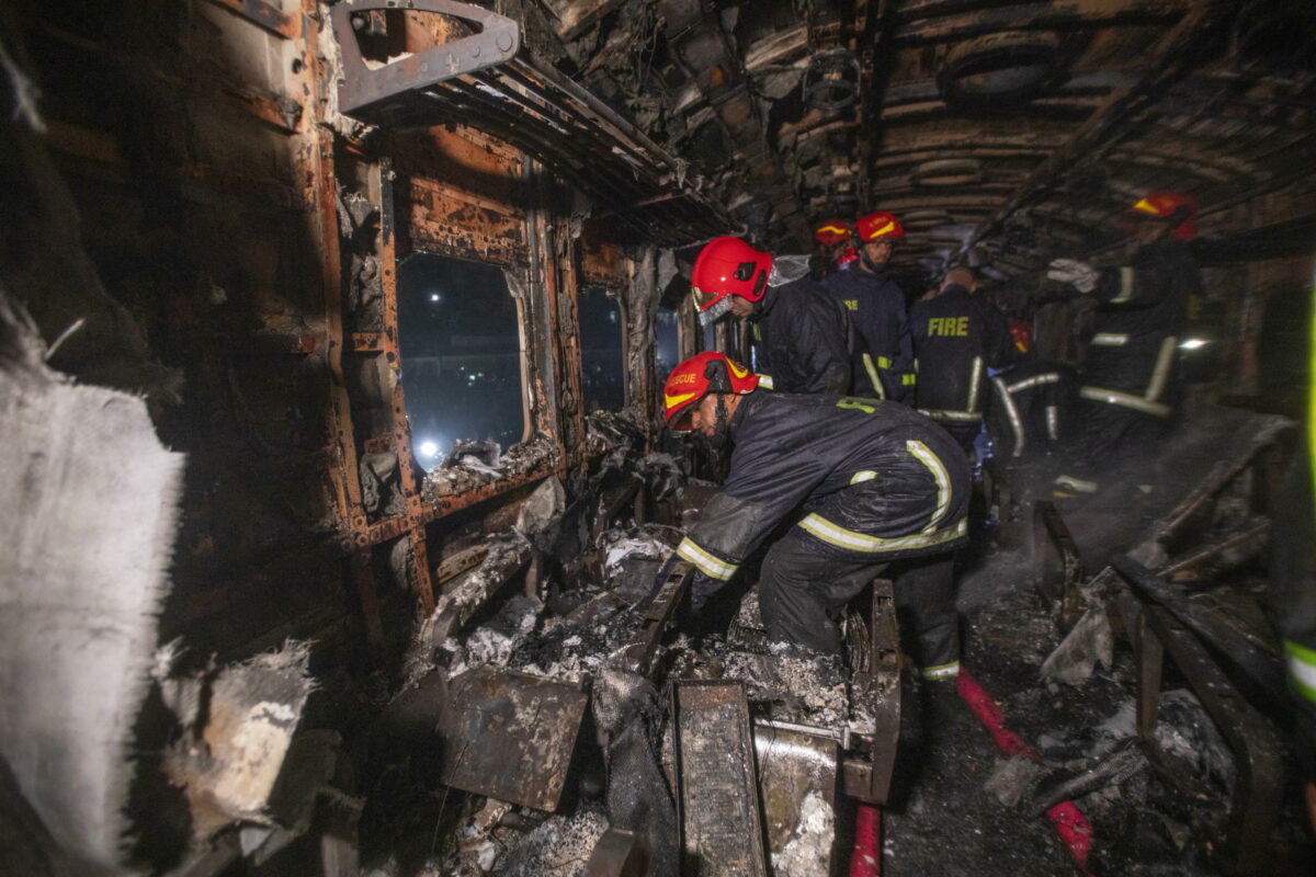 Incendio su un treno in Bangladesh: la polizia arresta i membri dell'opposizione