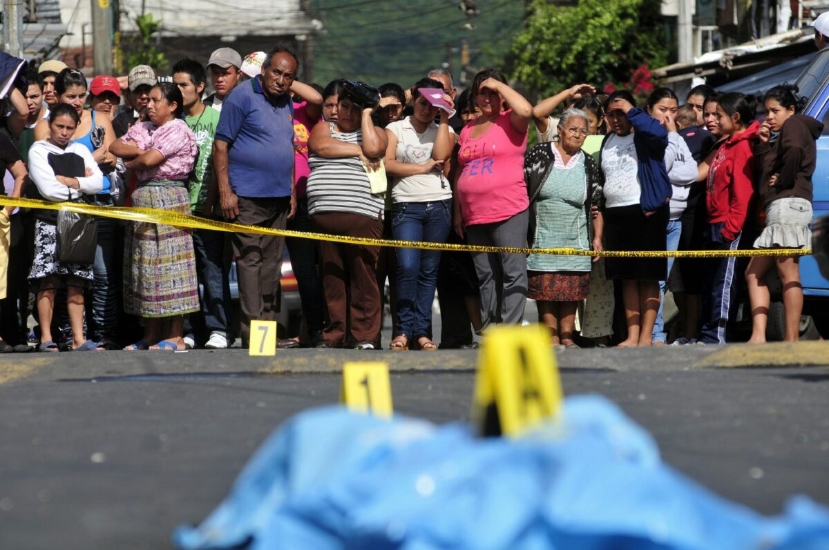 Guatemala, giustizia fai da te: linciato a morte davanti ai bambini