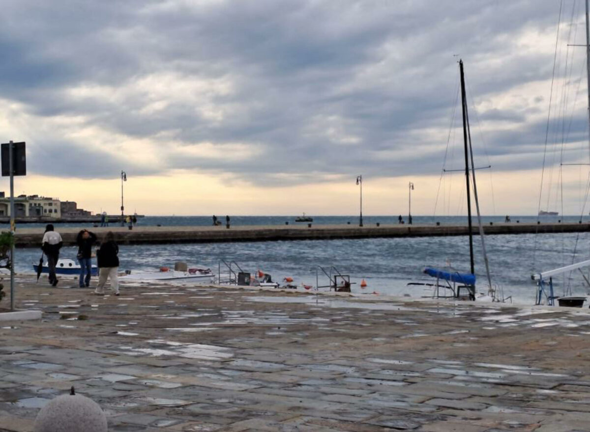 Trieste, bora a 100 km/h: il VIDEO. Peggiorano le condizioni meteo