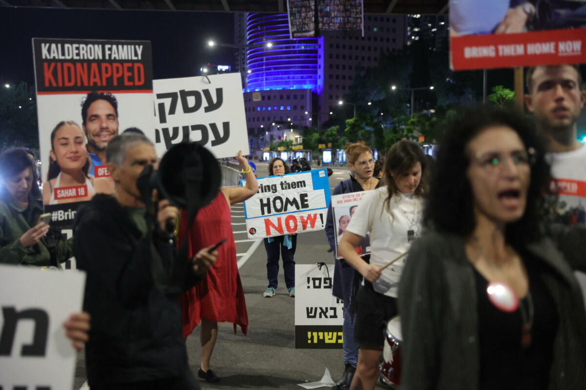 Israele, proteste a Tel Aviv contro Netanyahu: 120mila persone in piazza contro il premier