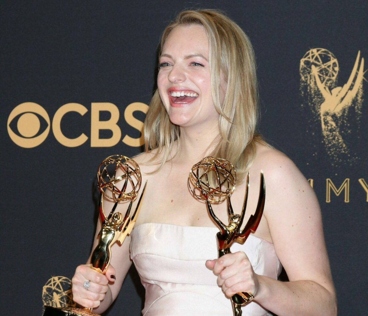 "The Handmaid's Tale 6": quando esce, dove vederla in streaming e cosa sappiamo della serie con Elisabeth Moss