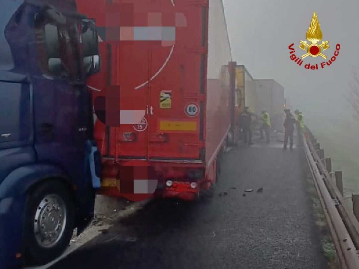 Modena, incidente sull'A22: tamponamento tra un furgone ed un autoarticolato, un ferito e traffico in tilt