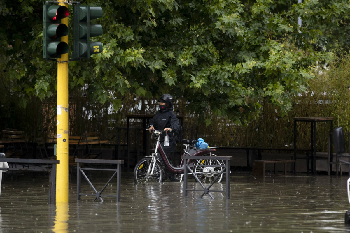 Meteo, allerta gialla su Roma: attesi temporali e temperature in calo