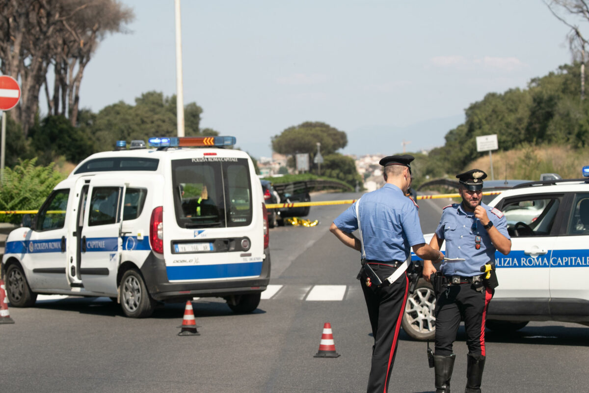 Roma, scontro scooter-bici elettrica sulla via Prenestina: un morto