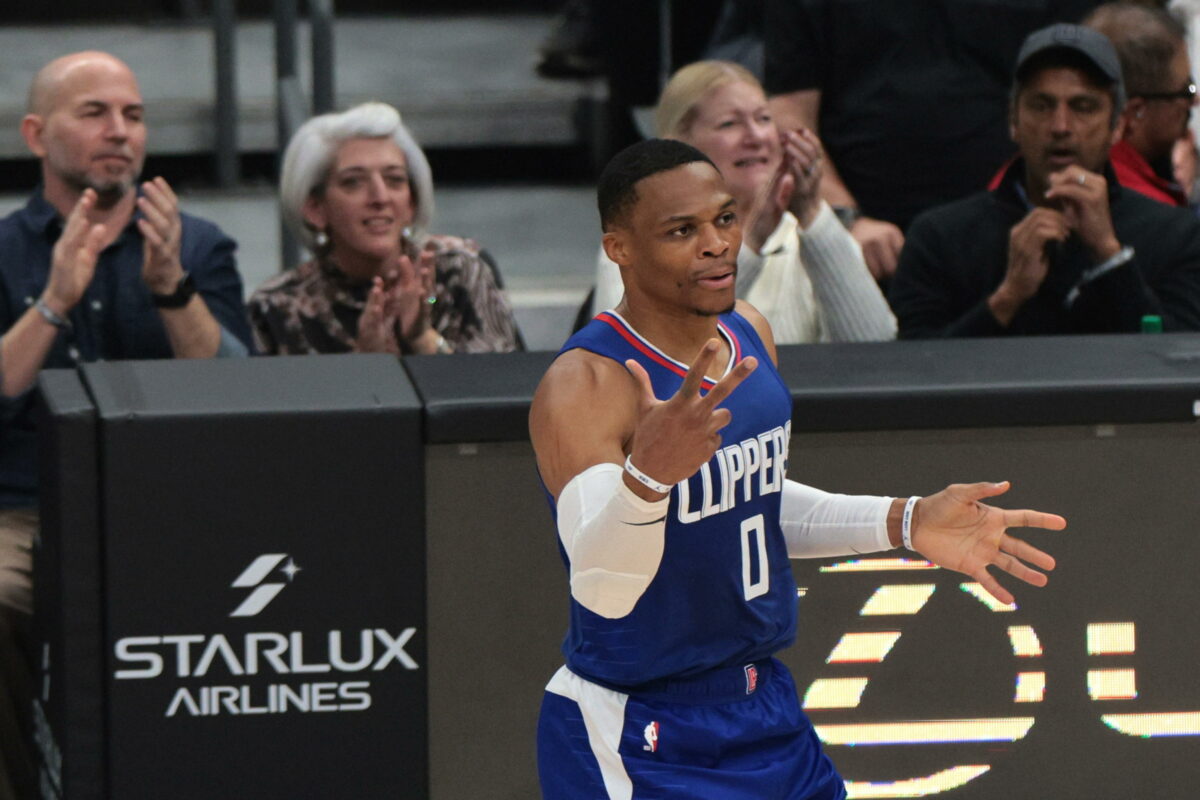 NBA, Squalificato T.Thompson dopo un test anti-doping. Westbrook segna senza scarpa | VIDEO