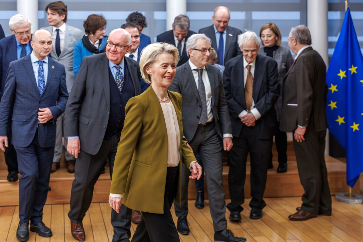 Protesta agricoltori, Von der Leyen avvia il Dialogo strategico | Manifestazioni davanti al Parlamento Ue