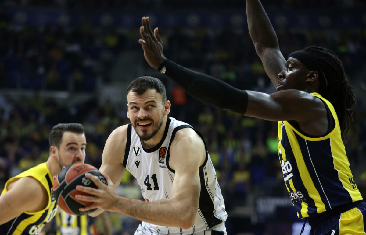 Eurolega, la Virtus Bologna cade in casa del Fenerbahce: il racconto del match