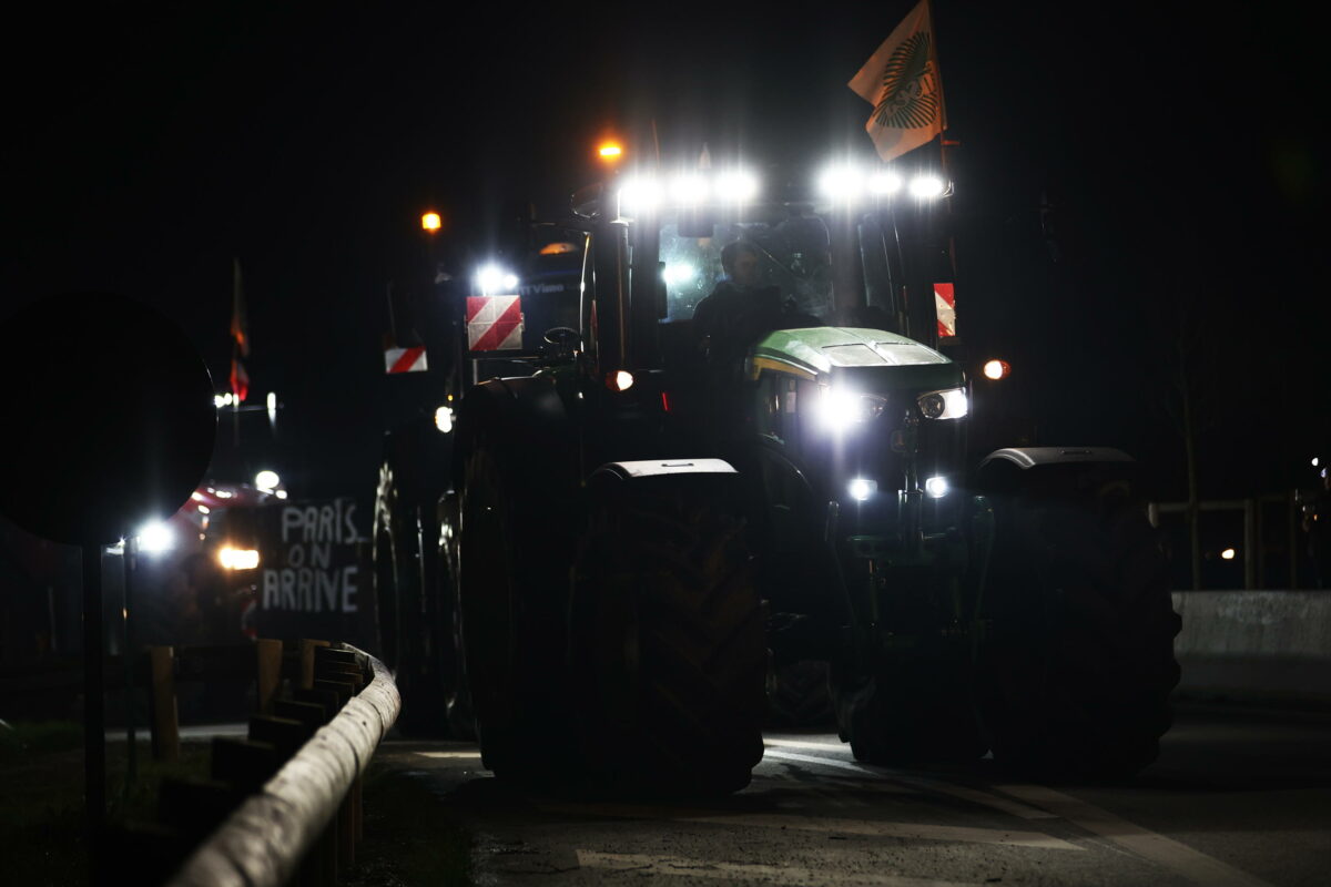 Francia, Attal annuncia concessioni chiave agli agricoltori: "Il lavoro è appena iniziato"