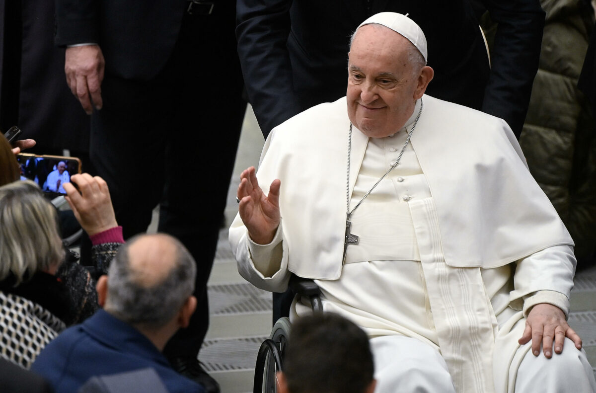 Benedizione coppie gay, Papa Francesco: "Il Vangelo è per tutti, non temo scismi"