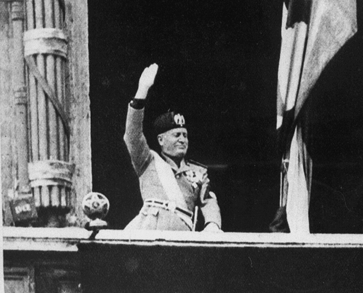 Chi era Dino Grandi, ministro che fece cadere Mussolini: biografia, attività politica, moglie, figli e tomba