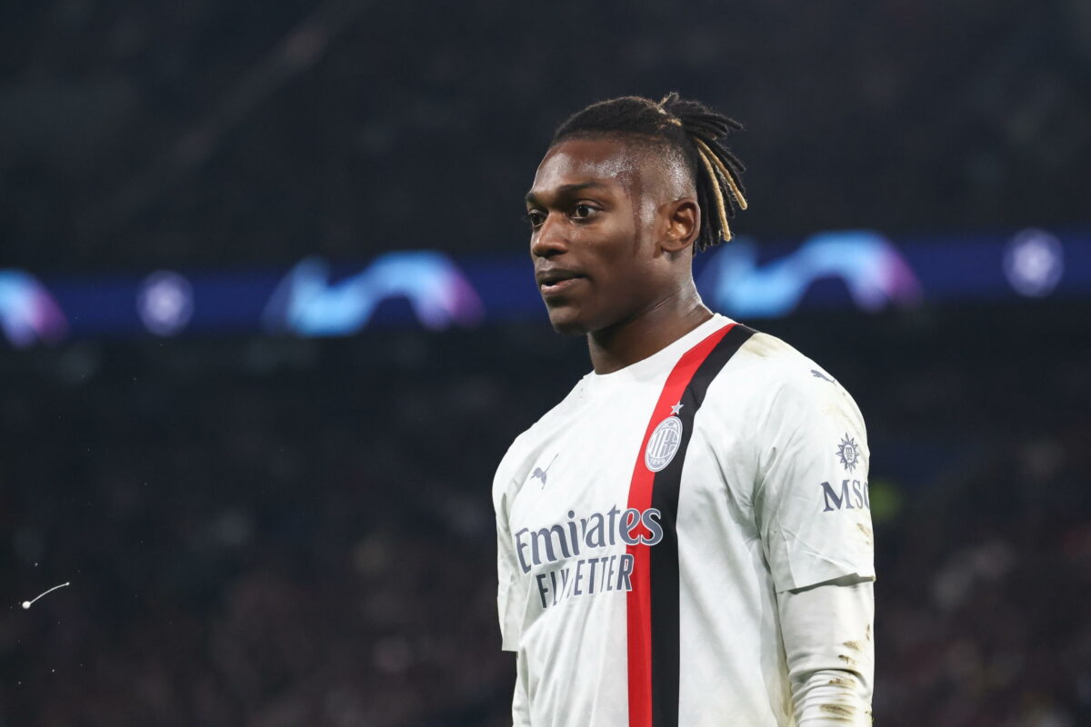 Milan, Leao smentisce le voci sul Psg: "Mai pensato di andare via"