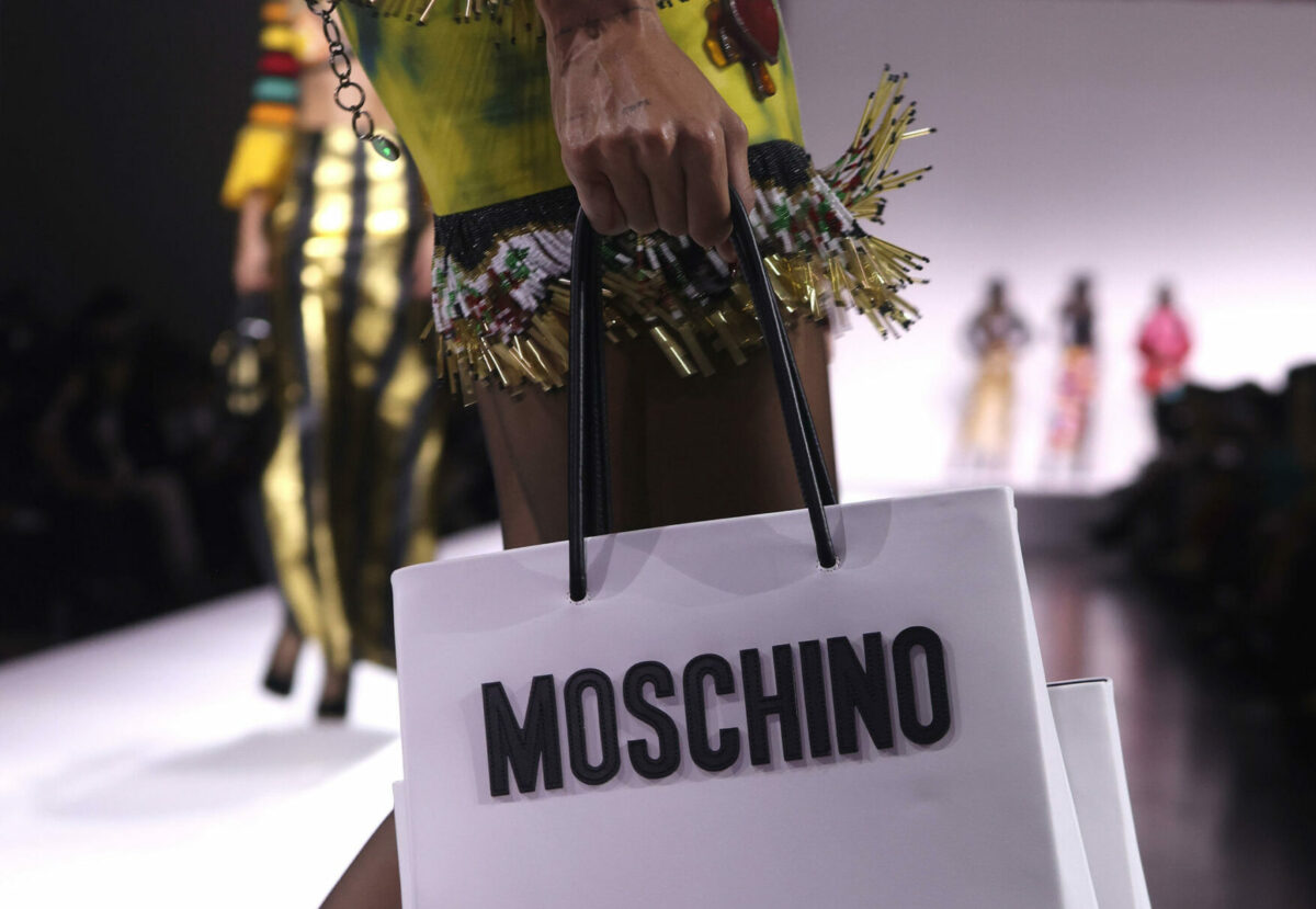 Chi è Adrian Appiolaza, il nuovo direttore creativo di Moschino: origini, biografia e carriera