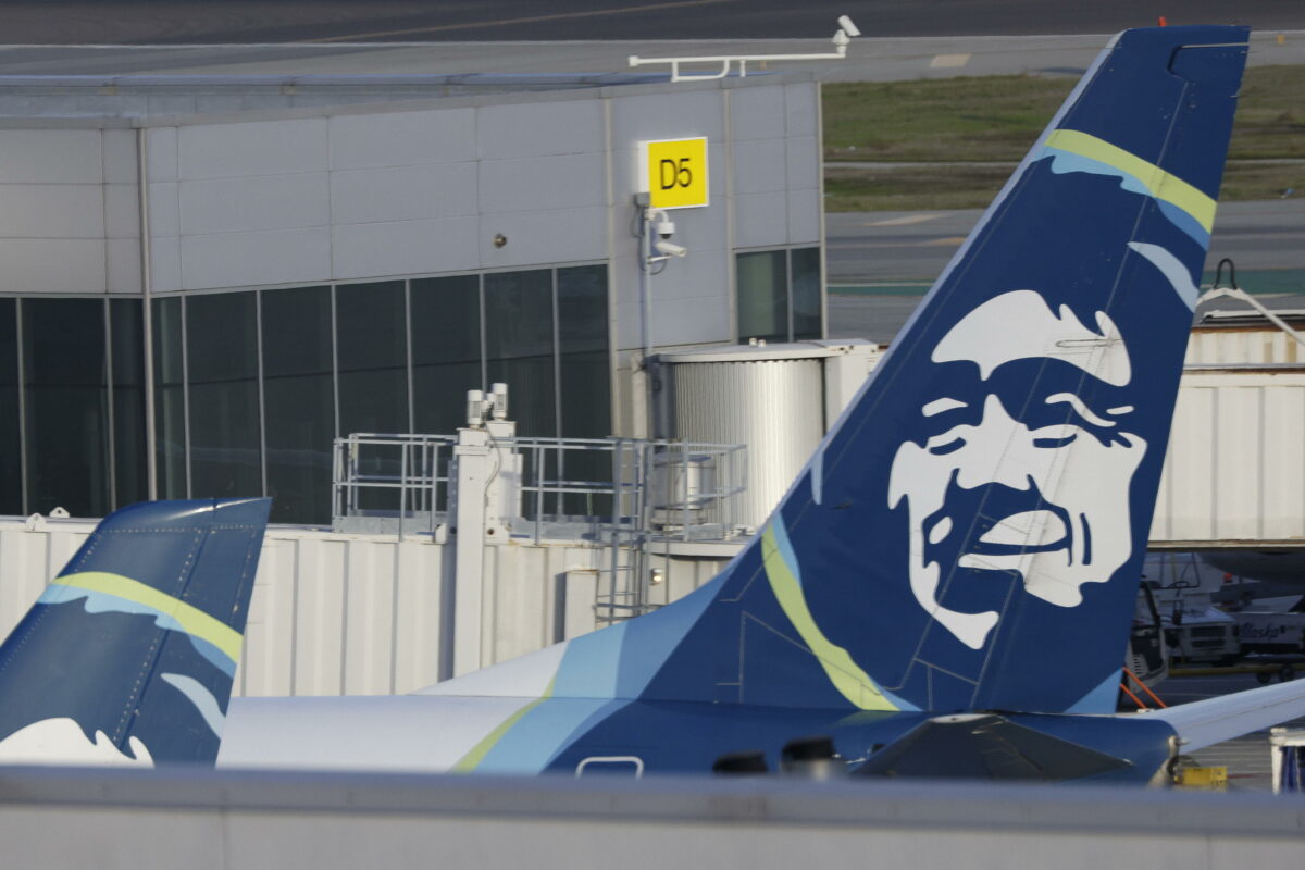 Incidente del portellone dell'Alaska Airlines, problemi anche per i Boeing della United: bulloni allentati