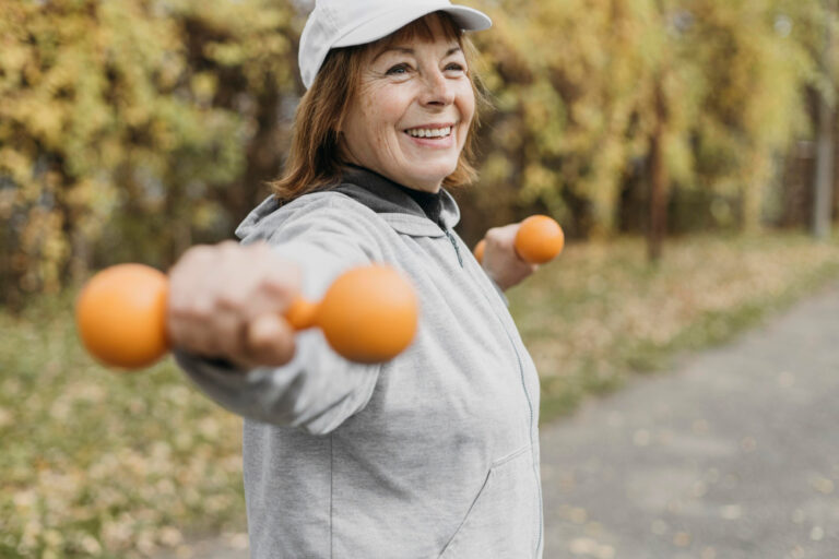 Benefici del sollevamento pesi per anziani: perché praticare questo sport?