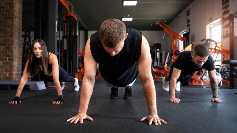 Come si fanno i burpees? Benefici ed esercizi