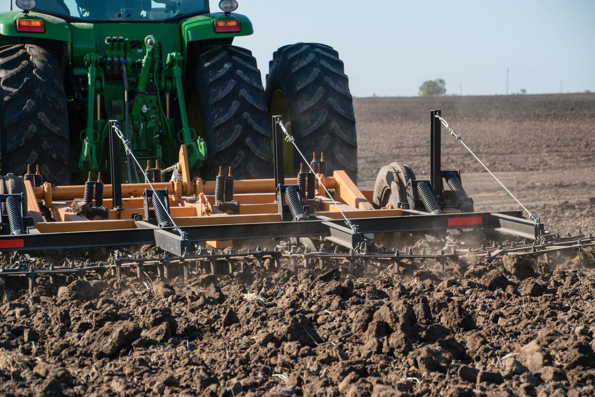 Francia, proteste degli agricoltori. Possibile sciopero