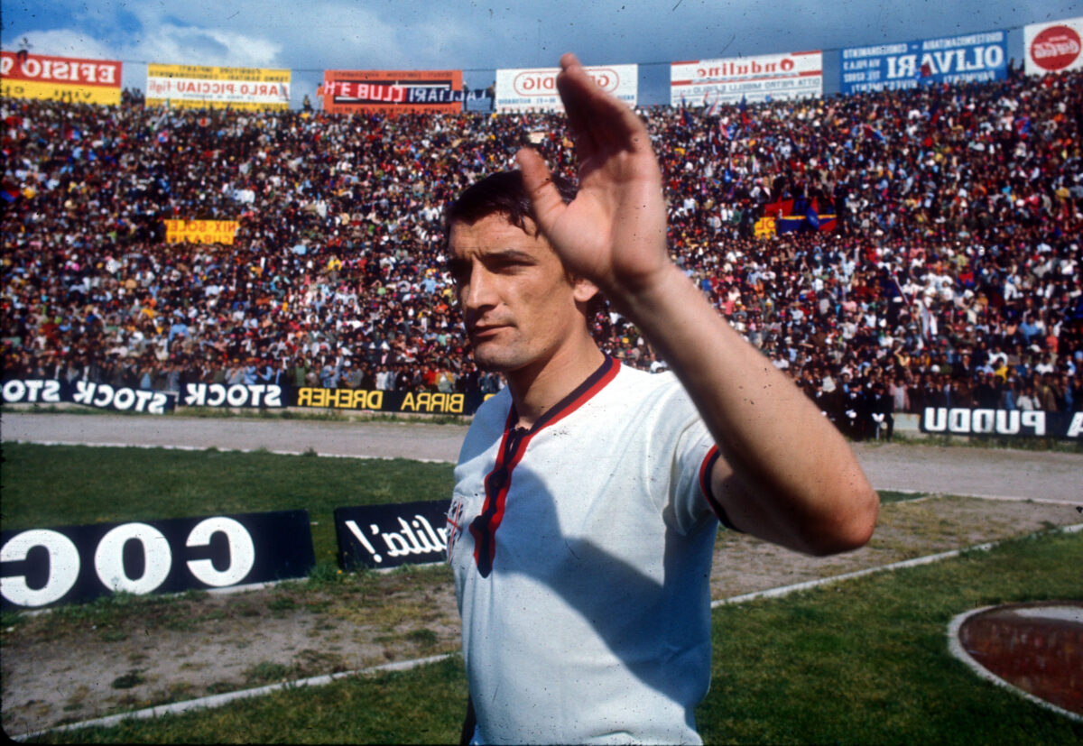 Addio a Gigi Riva, dagli Europei del 1968 allo scudetto con il Cagliari: la carriera di Rombo di Tuono