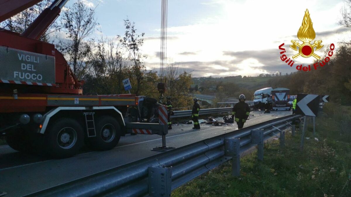 A1, grave incidente all'altezza del casello Pontecorvo: chiusa da Ferentino a Cassino. Due camionisti in gravi condizioni