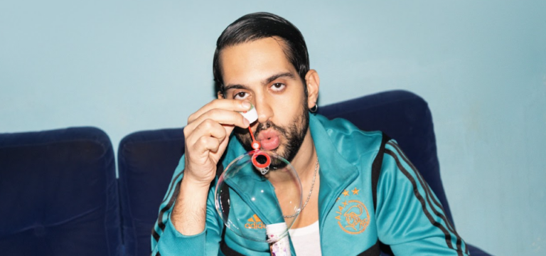 Mahmood dorme su TikTok: la diretta per annunciare "Nei letti degli altri", il suo nuovo album dopo Sanremo?