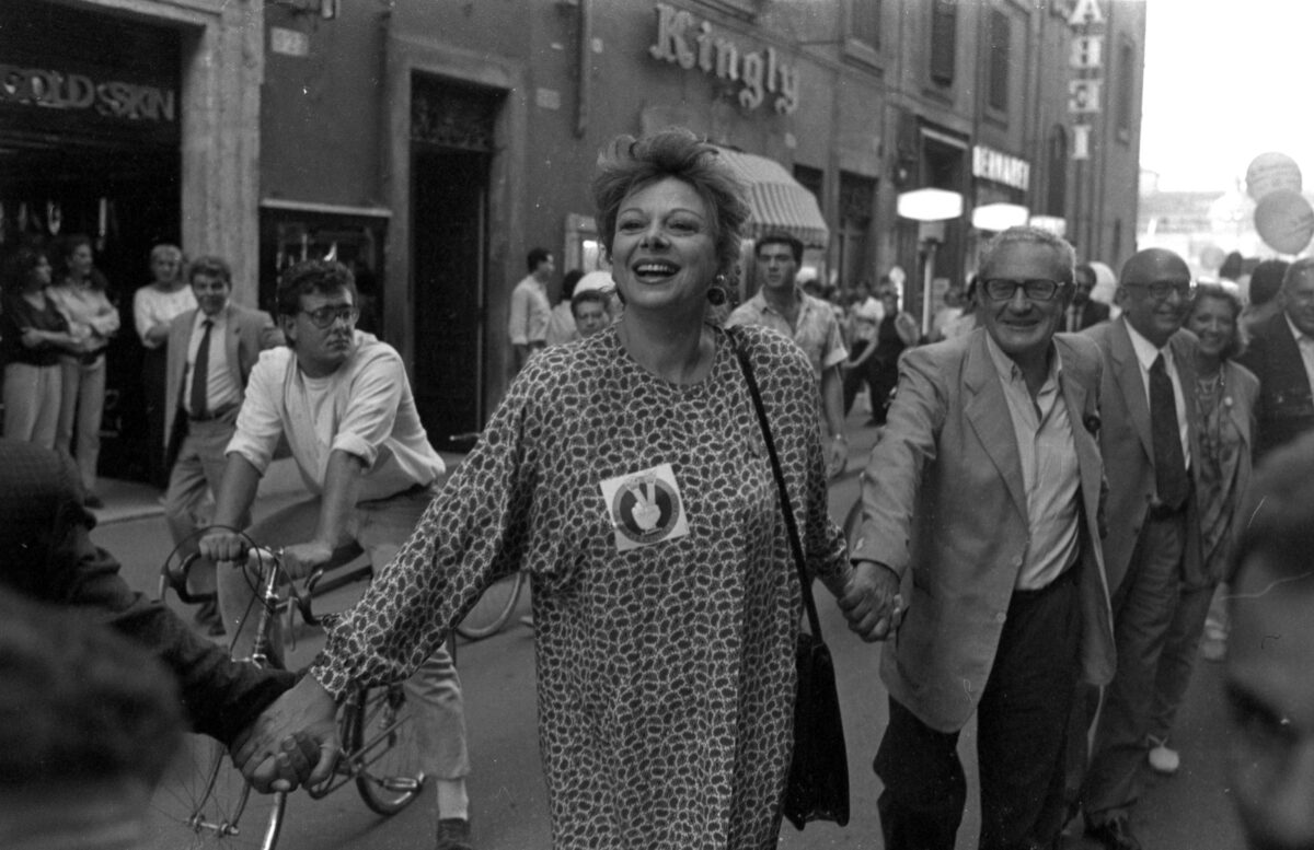 Morte Sandra Milo, l'Italia rende omaggio all'attrice alla camera ardente in Campidoglio | FOTO + VIDEO