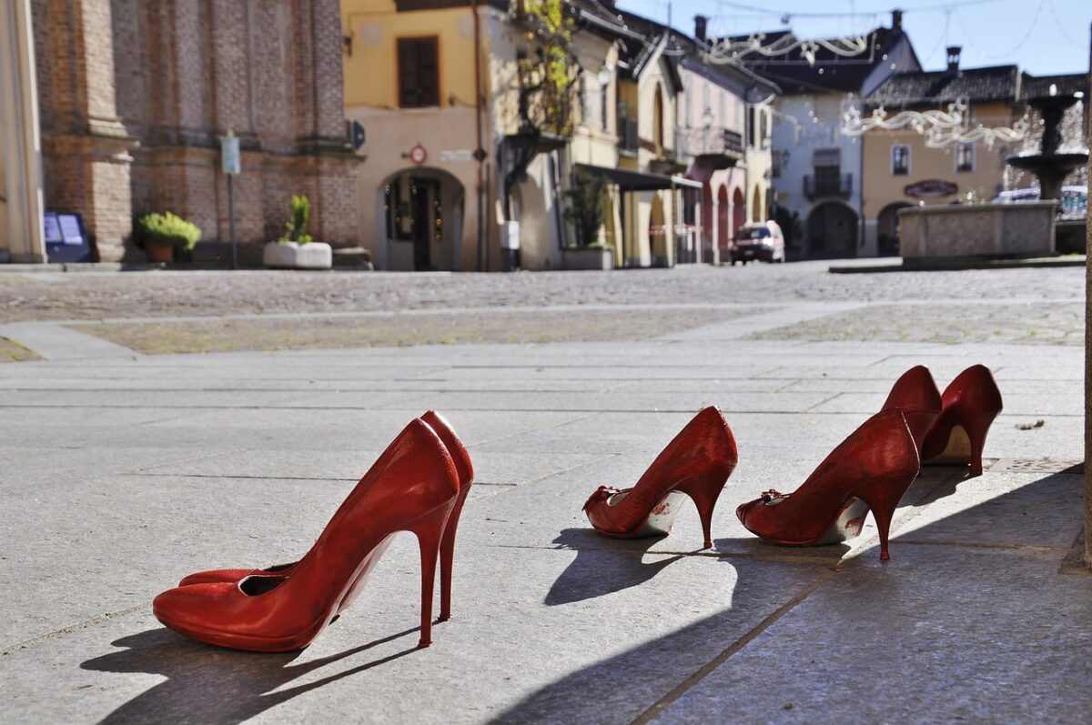 Catanzaro, violenza contro le donne durante le feste: arrestati due uomini