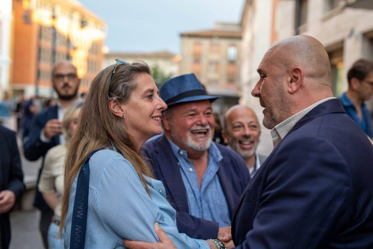 Dimissioni Bandecchi a Terni, i cittadini: "Sindaco, ci ripensi" | VIDEO