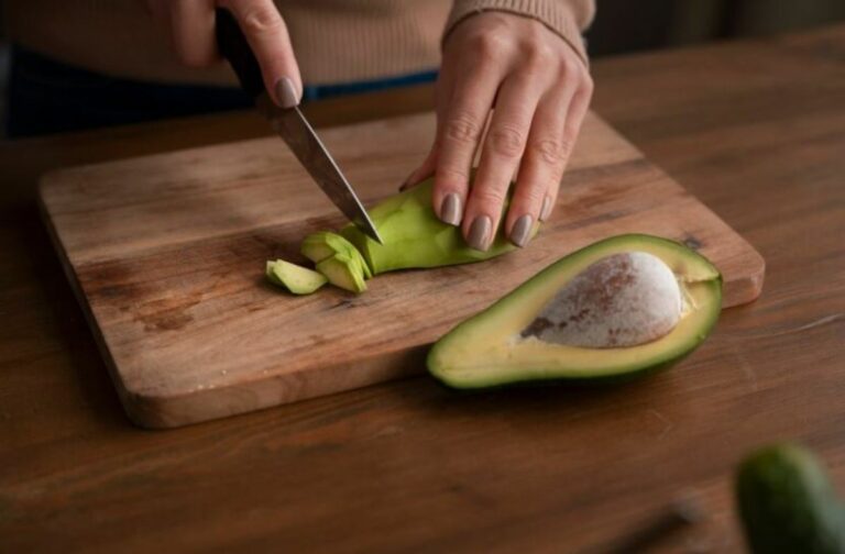 L'avocado fa ingrassare? Il fatto che contengano molti grassi significa che fanno prendere peso?