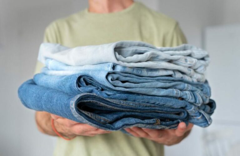 Ogni quanto bisogna lavare i jeans e perché non dovresti lavarli troppo spesso