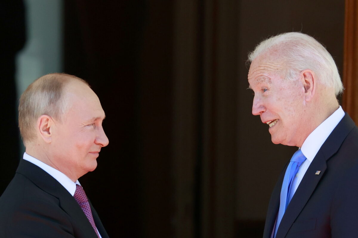 Biden tuona contro Putin: "E' un pazzo figlio di p*****a". La risposta dal Cremlino: "E' solo un cowboy hollywoodiano"