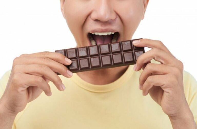 Quanto cioccolato al giorno si può mangiare, di quale tipo e a cosa fa bene