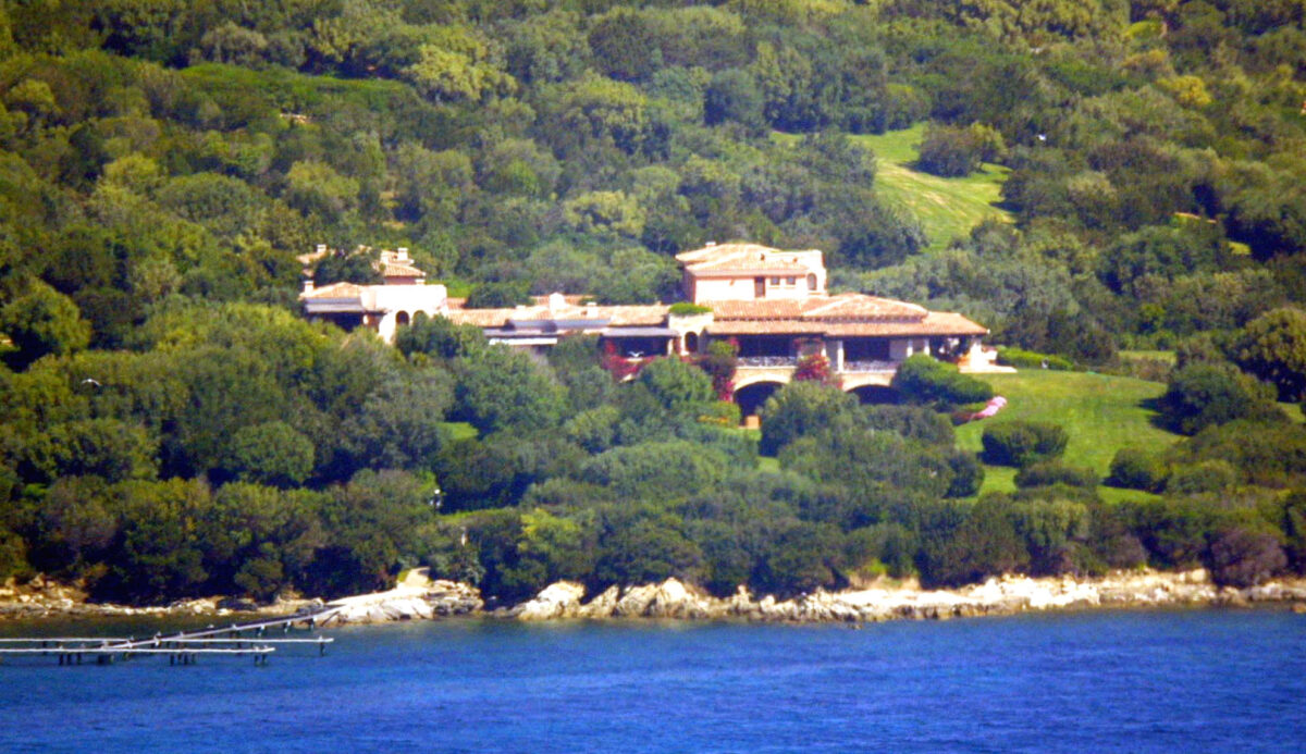 Villa Certosa in vendita? Quanto costa la residenza estiva in Costa Smeralda di Berlusconi