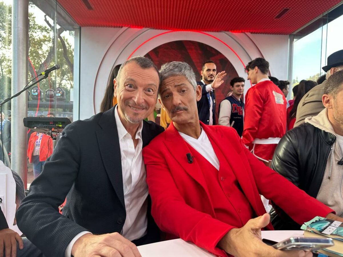 Sanremo 2024, Fiorello e Amadeus inaugurano l'Aristonello: tutto pronto per il Festival | VIDEO