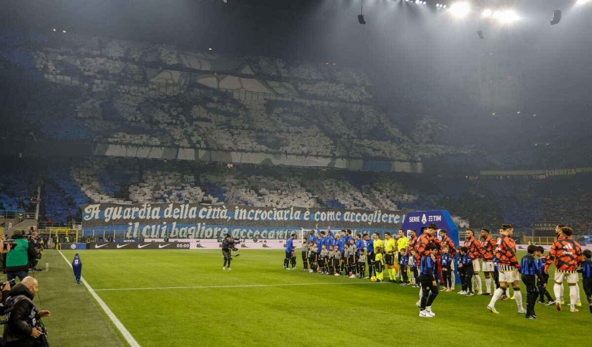 Inter-Juve, scontri dopo il match: bombe carta contro il pullman degli avversari, 50 Daspo e due arresti