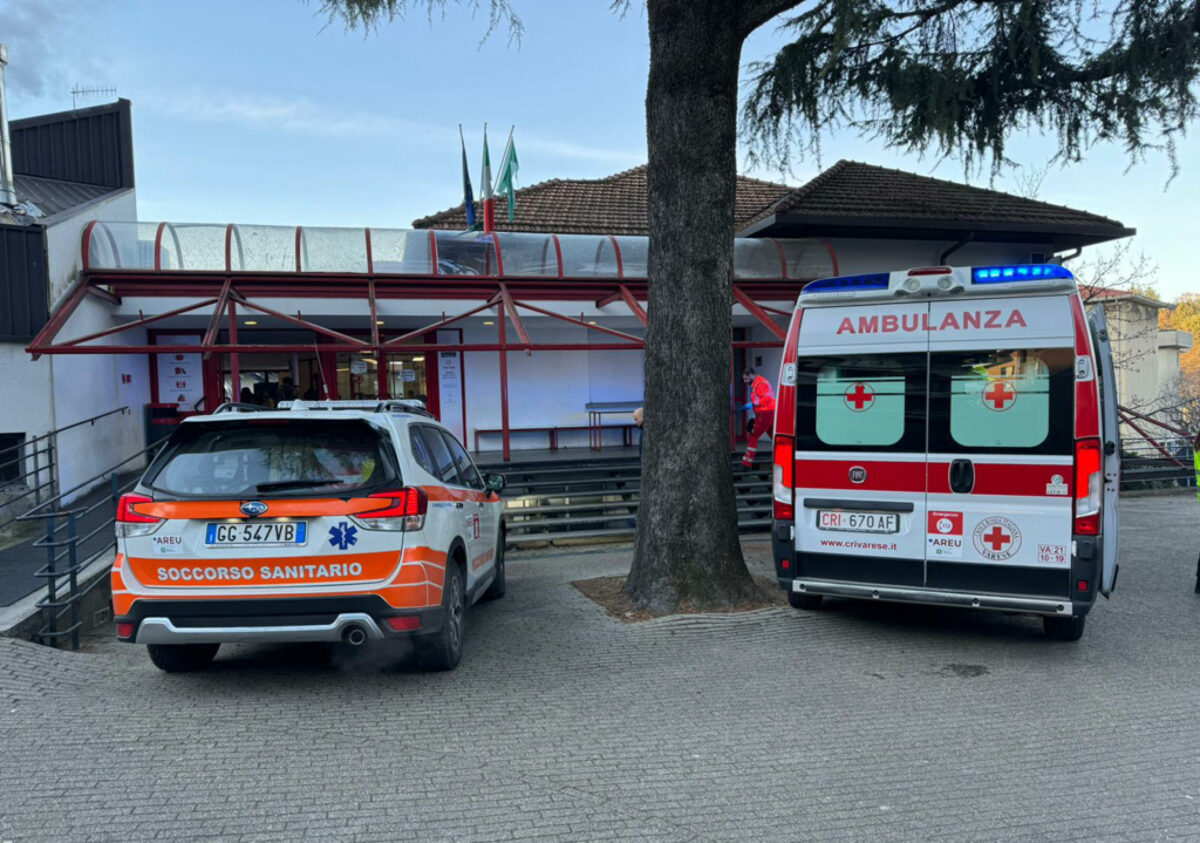 Varese, professoressa accoltellata all'ingresso della scuola: arrestato studente 17enne