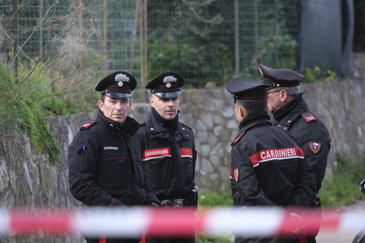 Roma, prende a botte la madre per avere i soldi per la droga: un arresto