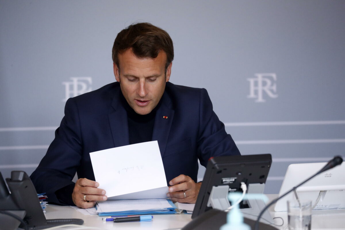 Francia, stop allo ius soli per le isole Mayotte: Macron ci pensa, l'estrema destra spinge per la rimozione