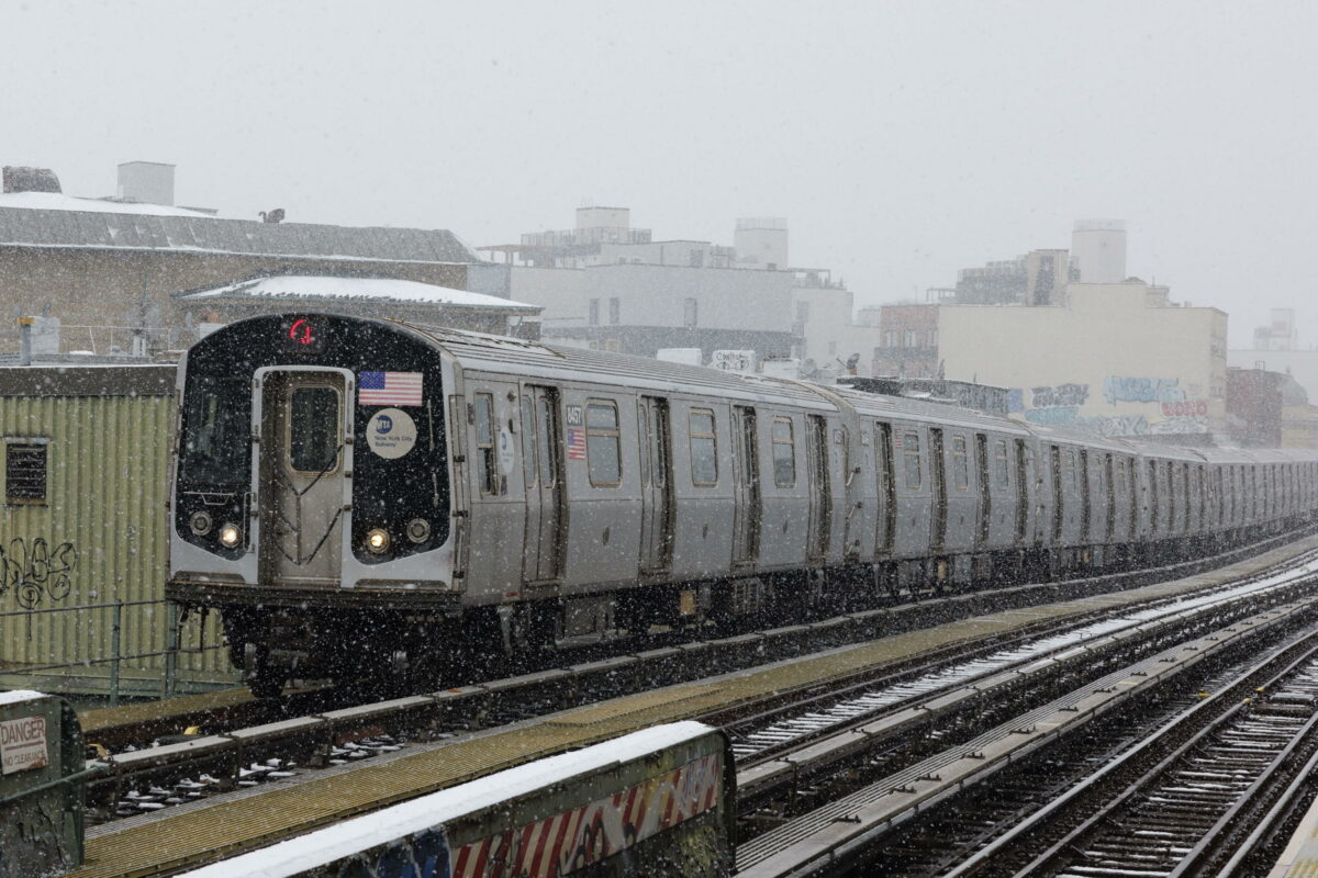 USA, sparatoria nella metropolitana di New York: un morto e cinque feriti nel Bronx