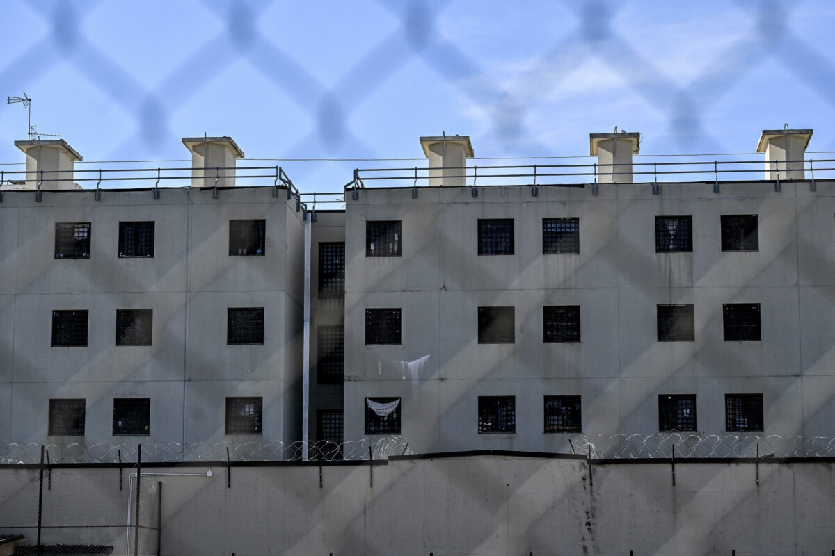 Trani, catturato uno dei due detenuti evasi dal carcere: proseguono le ricerche del secondo fuggitivo