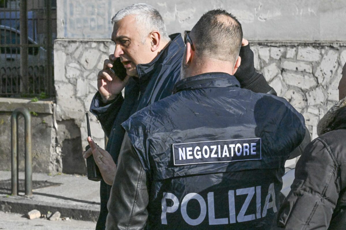 Napoli, 13 arresti per affiliati alla Camorra: nel fascicolo anche la bomba a Caivano