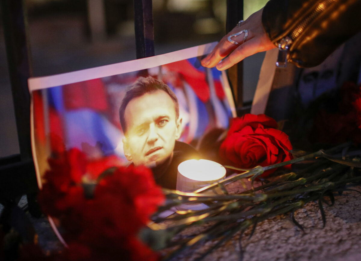 Morte Navalny, presidio all’ambasciata russa. Bonelli e Magi: “E’ stato un assassinio di Stato”| VIDEO