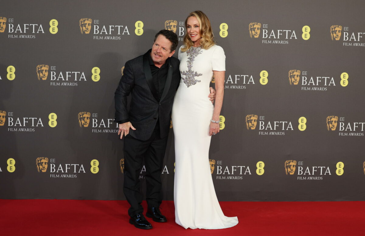 Michael J. Fox, Bafta 2024: in sedia a rotelle consegna il premio a Nolan per "Oppenheimer"