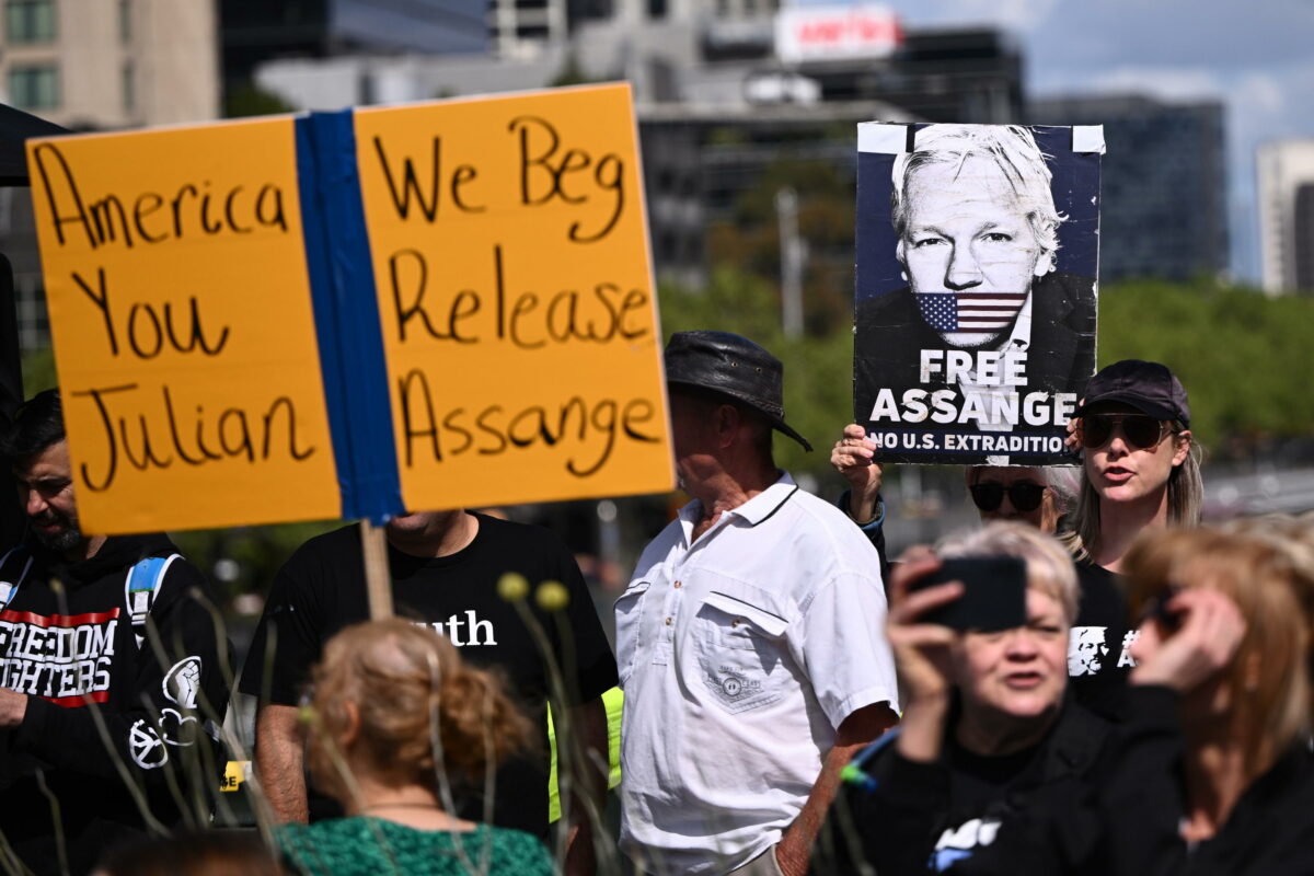 Chi è Julian Assange e cosa ha fatto? Dalla fondazione di WikiLeaks ad oggi