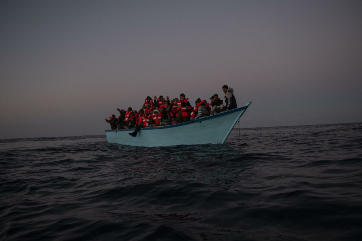 Migranti, in 40 sbarcati nel porto di Siracusa