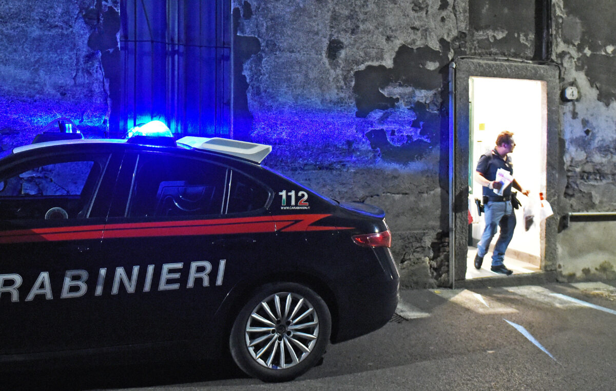 Ravenna, donna accoltellata in un negozio di ortofrutta: è grave. Arrestato il proprietario