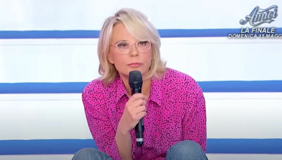 Uomini e donne, Maria De Filippi diretta su Orfeo: "Vuoi uscire adesso?"