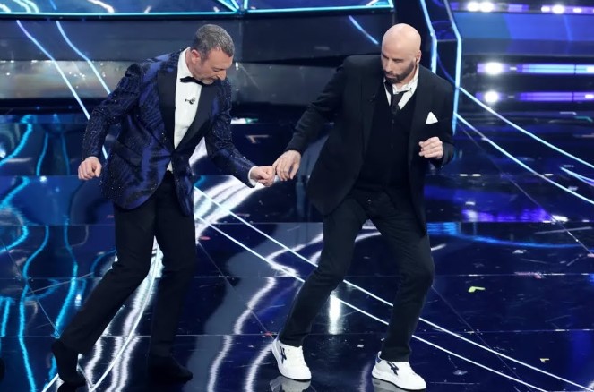 John Travolta, di che marca sono le scarpe indossate a Sanremo? Sospetti su pubblicità occulta