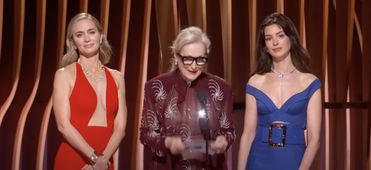 Sag Awards 2024, "Il diavolo veste Prada": tutti pazzi per la reunion di Meryl Streep, Emily Blunt e Anne Hathaway | VIDEO