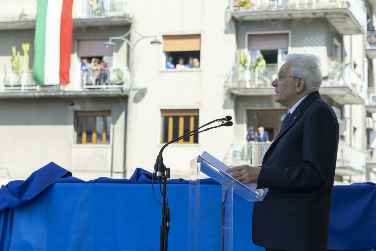 Mattarella a Cassino: "Guerre terribili. Bisogna interrompere il ciclo drammatico di terrorismo e violenza"