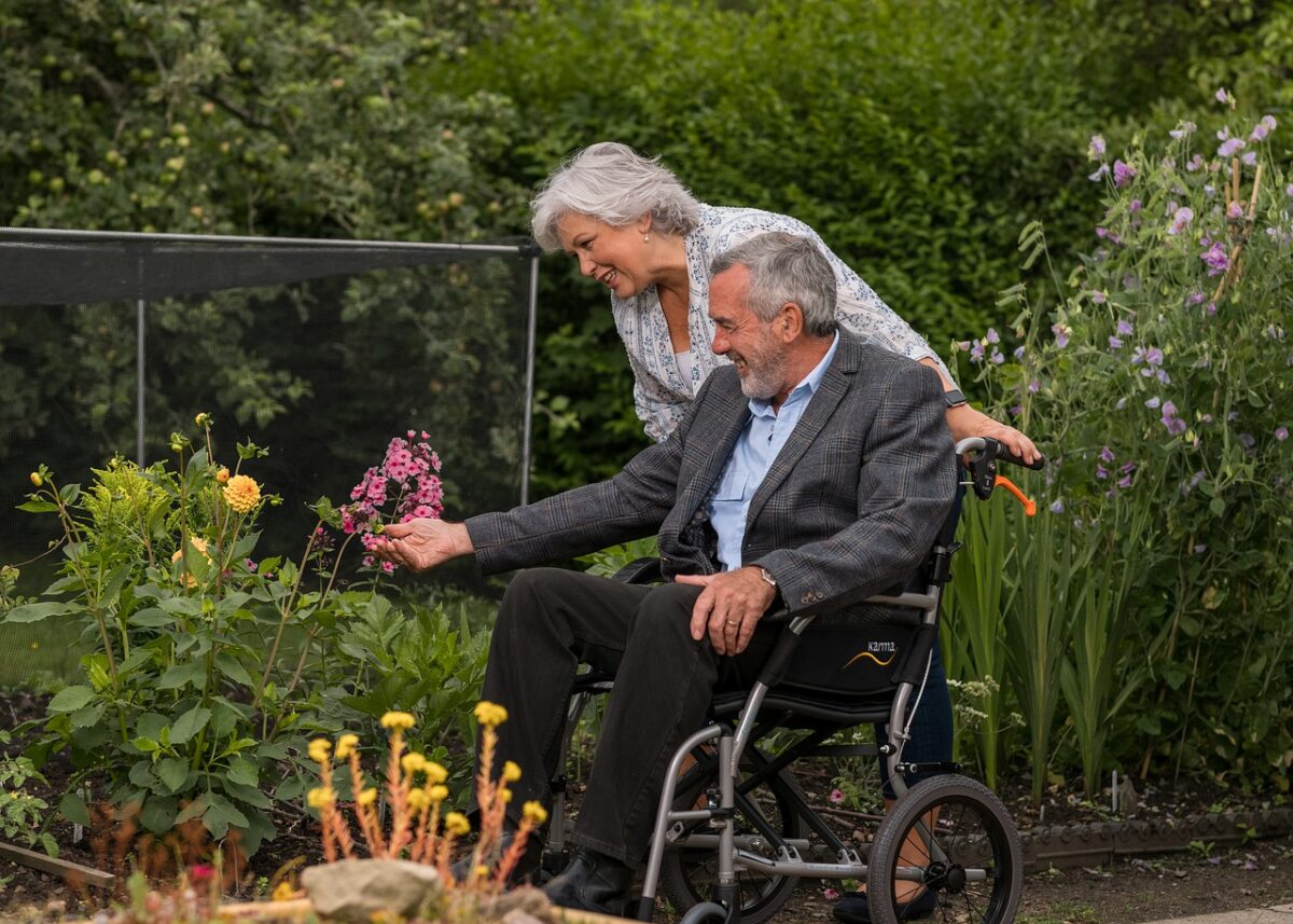 Nuovo bonus per pensionati e disabili: 10.200 euro all’anno a chi supera quest’età. Ecco come funziona